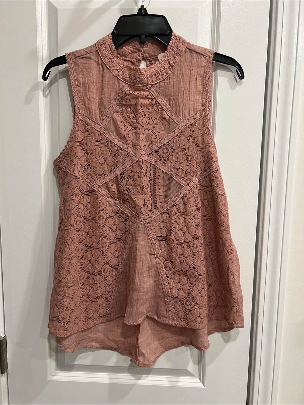 Umgee Dusty Rose Lace-Front Sleeveless hi-low Top